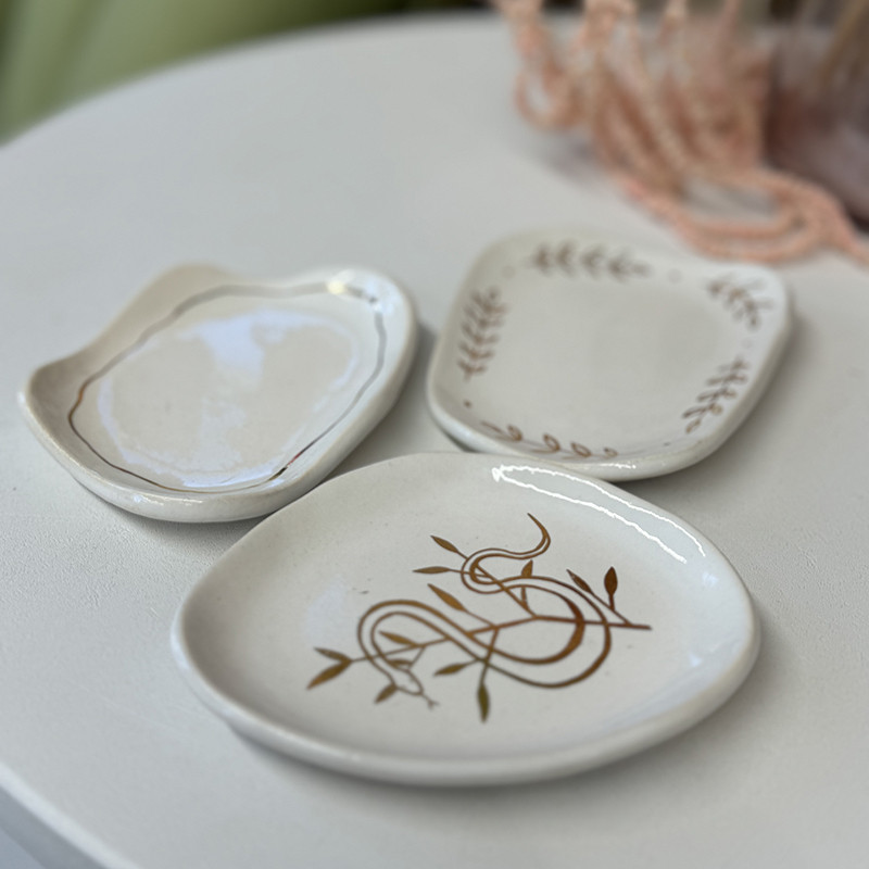 Керамическая тарелочка для украшений белая с росписью Fabrica